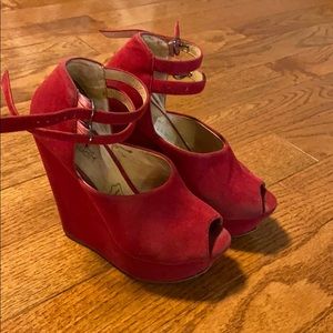 Red vintage inspired catwalk suede wedges